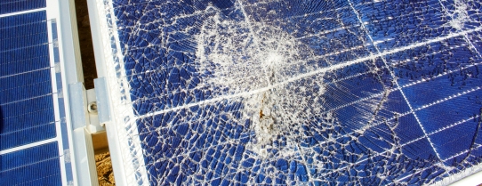 Rozbitý FVE panel